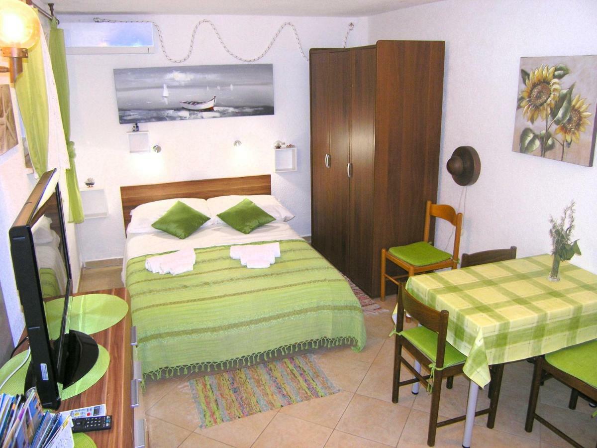 Studio Apartment Tamara Krk Town Exterior photo